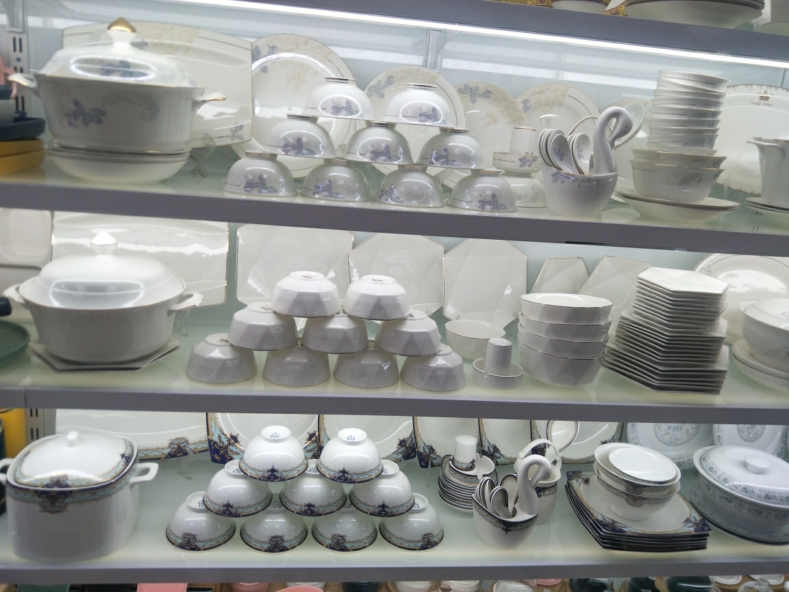 Jingdezhen Ceramic High Temperature Fired Bone China Authentic Gift Customization Bowl Set Plate Dish 60 Pieces Tableware Foreign Trade