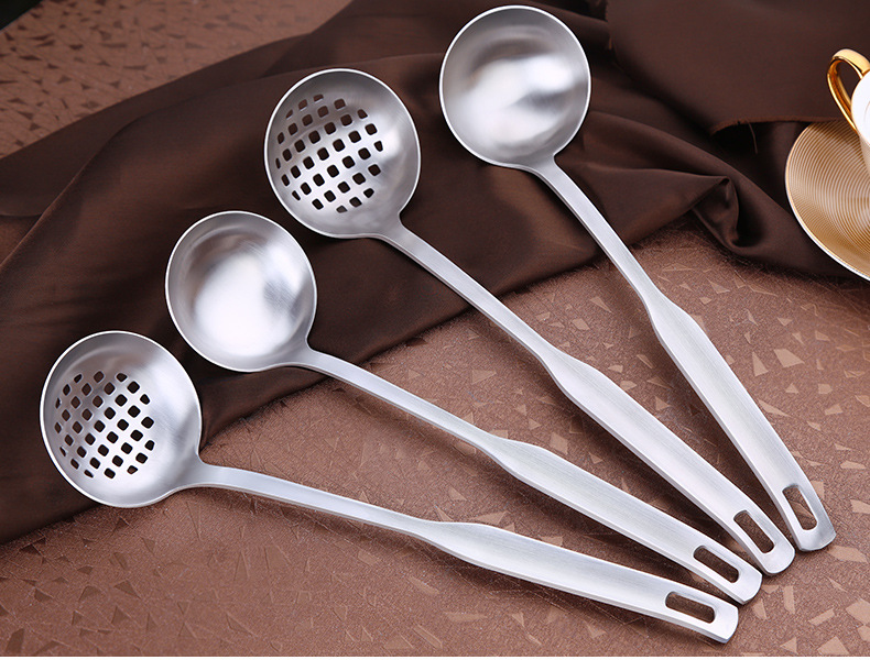 C 304 Stainless Steel Soup Ladle Household Kitchen Thickened Hot Pot Soup Spoon and Strainer Long Handle Small Size Small Strainer Soup Ladle