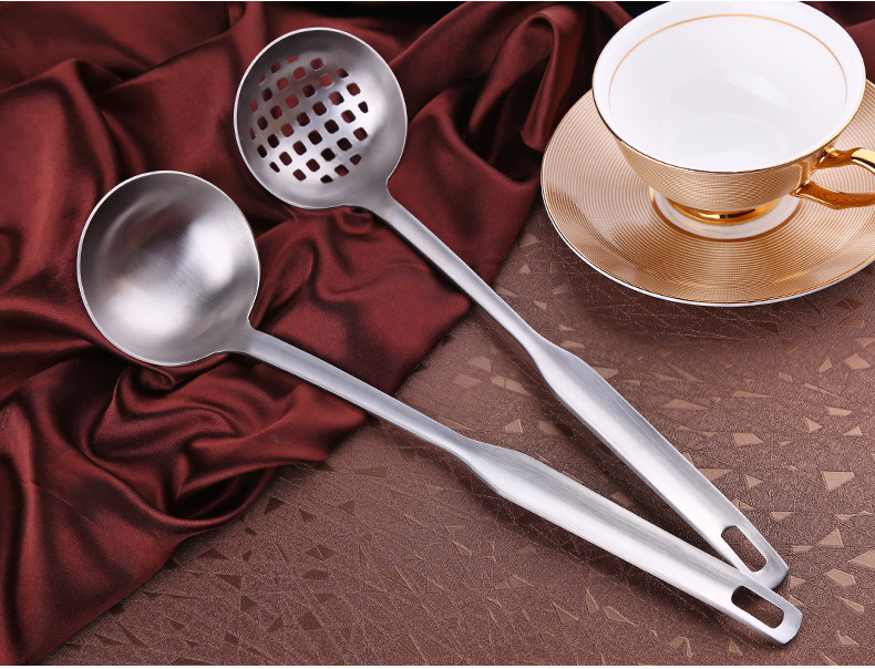C 304 Stainless Steel Soup Ladle Household Kitchen Thickened Hot Pot Soup Spoon and Strainer Long Handle Small Size Small Strainer Soup Ladle