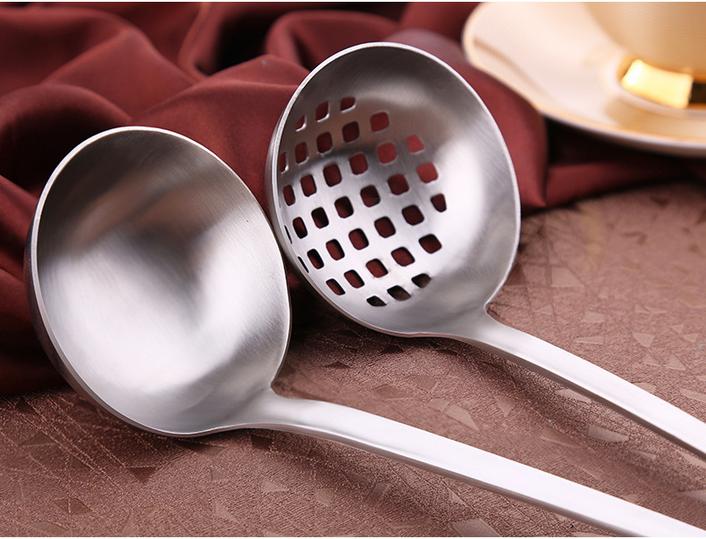 C 304 Stainless Steel Soup Ladle Household Kitchen Thickened Hot Pot Soup Spoon and Strainer Long Handle Small Size Small Strainer Soup Ladle