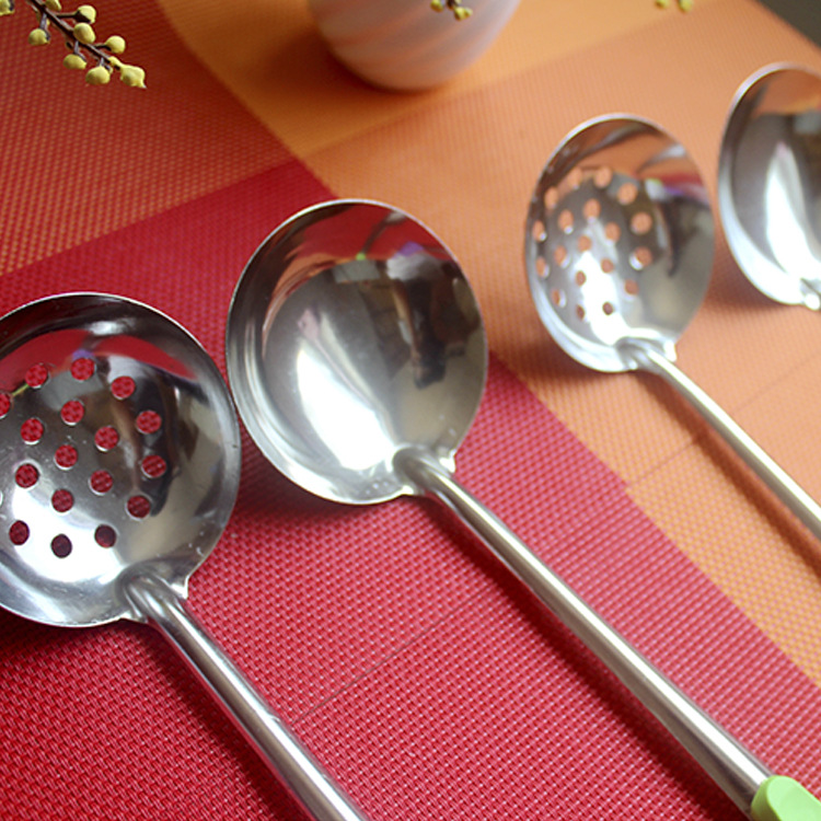 Kitchen utensils handle stainless steel soup spoon Kitchen pot soup soup soup mixing spoon can be hung up ladle hot pot spoon Kitchen utensils handle stainless steel soup spoon Kitchen pot soup soup soup mixing spoon can be hung up ladle hot pot spoon