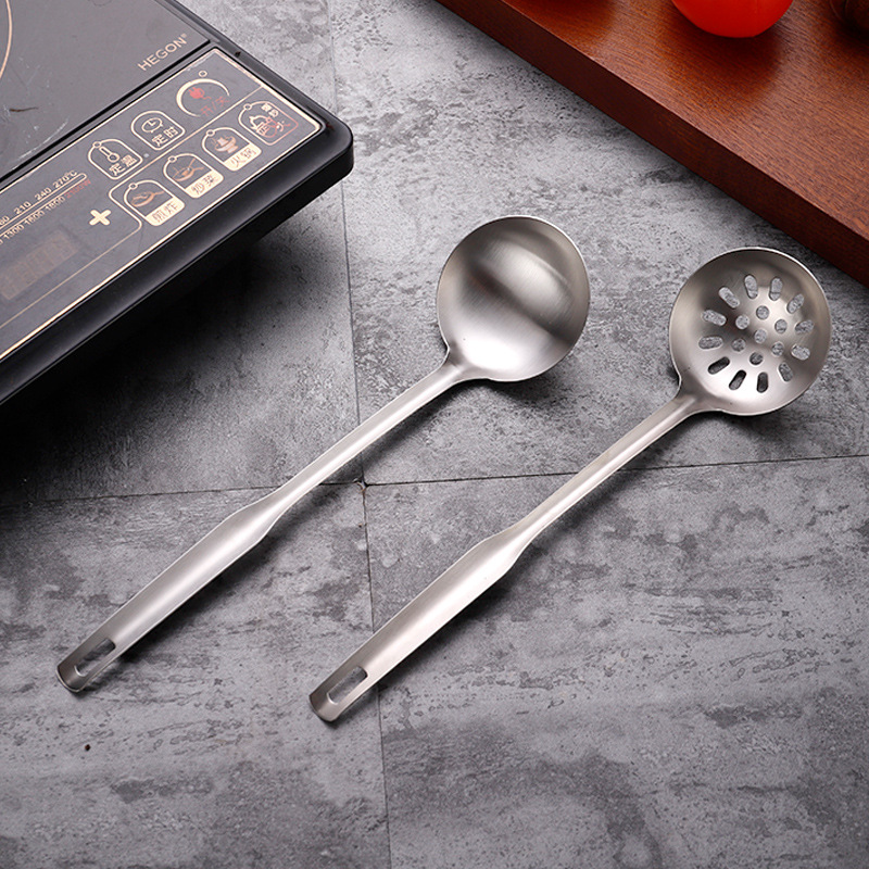 Factory Direct Supply Household 304 Stainless Steel Soup Ladle Soup Ladle Kitchen Commercial Hot Pot Long Handle Noodle Strainer Wholesale