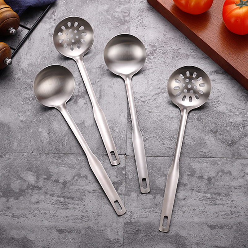 Factory Direct Supply Household 304 Stainless Steel Soup Ladle Soup Ladle Kitchen Commercial Hot Pot Long Handle Noodle Strainer Wholesale