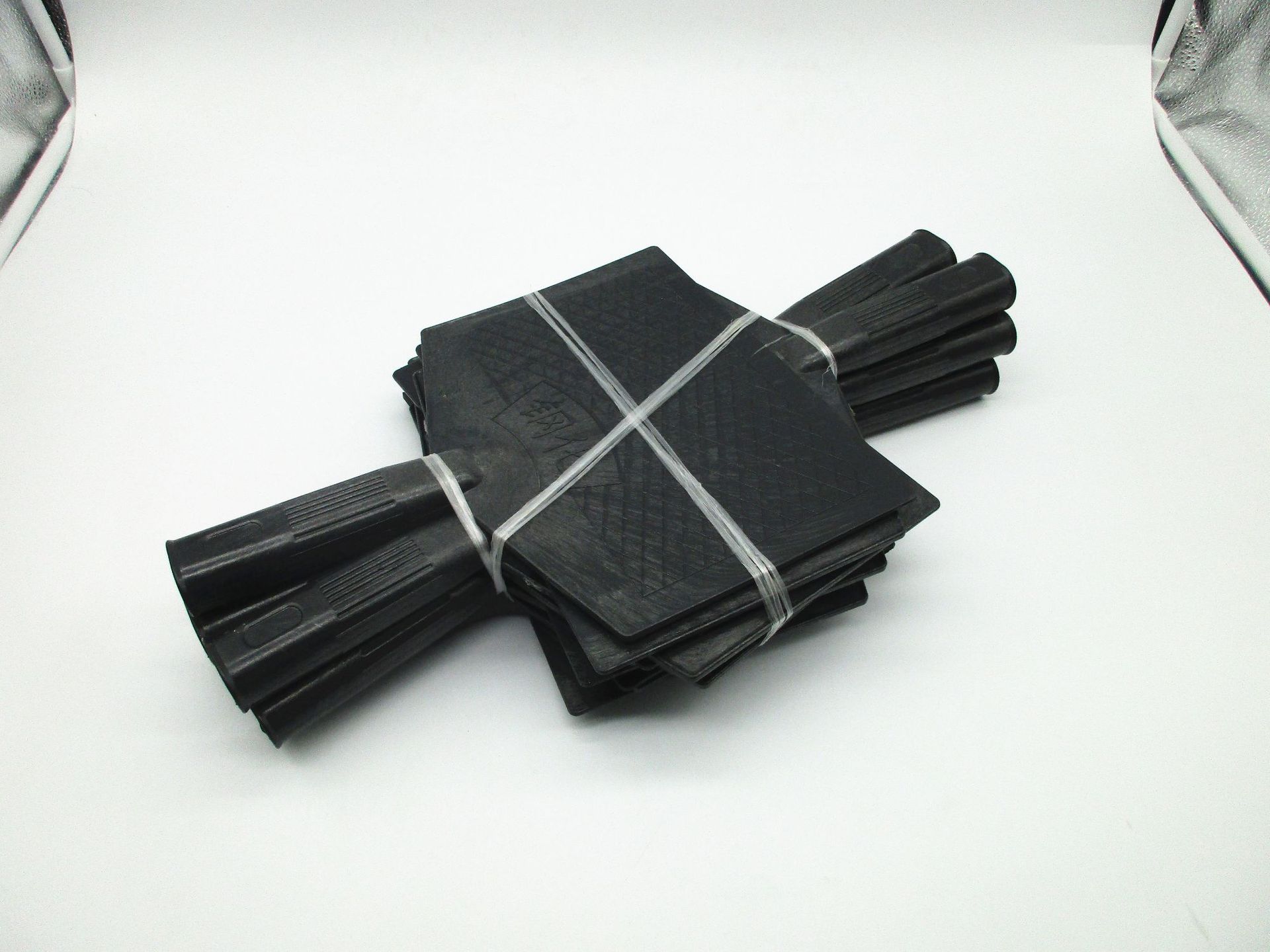Supply Plastic Tempered Gray Board Plastic Slipper Gray Board Small Black Thick Mud Board Building Plastic Slipper Mud Board Quantity