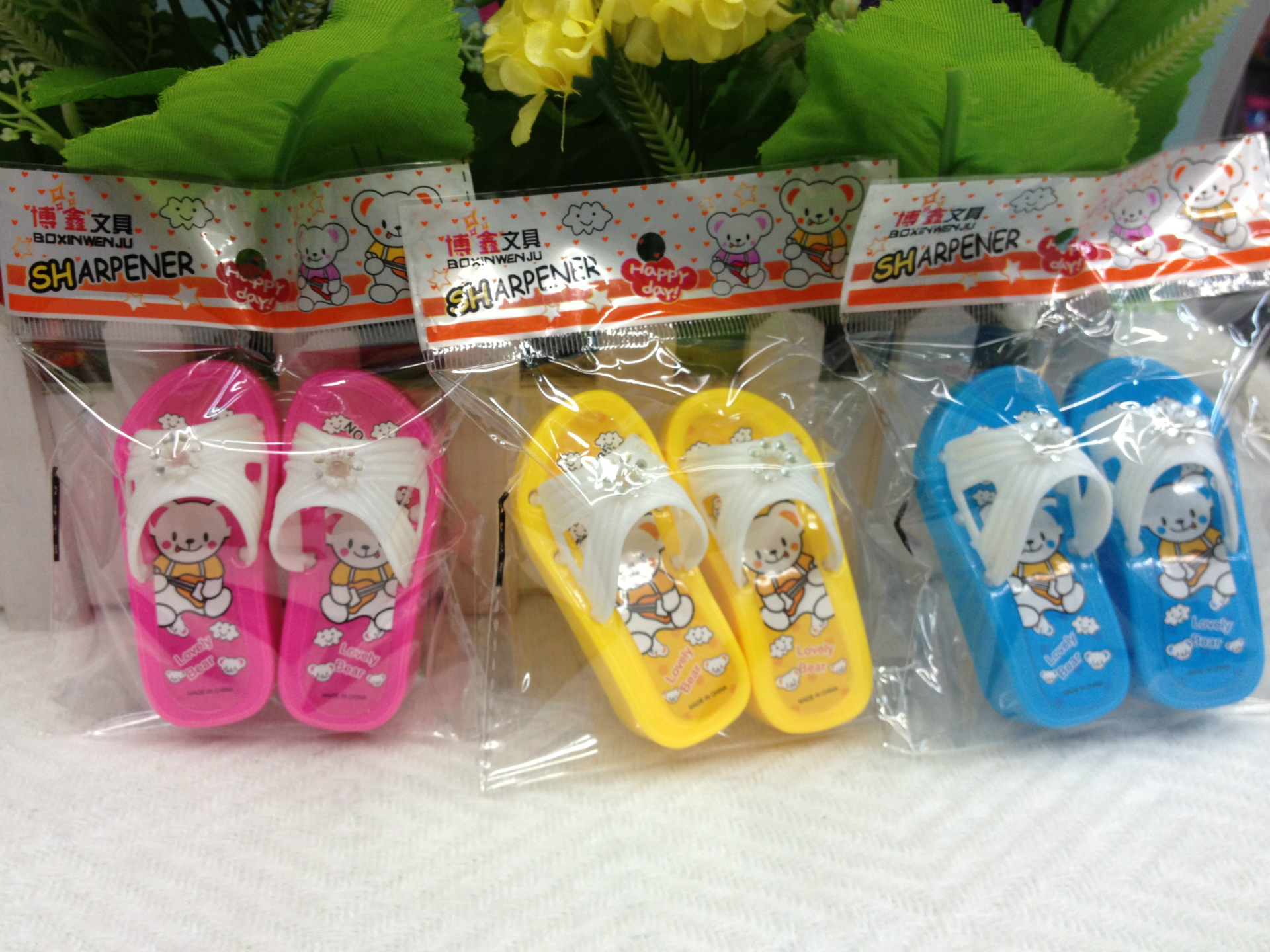 Students with flowered slipper pencil sharpener with plastic case single-hole pencil sharpener Students with flowered slipper pencil sharpener with plastic case single-hole pencil sharpener