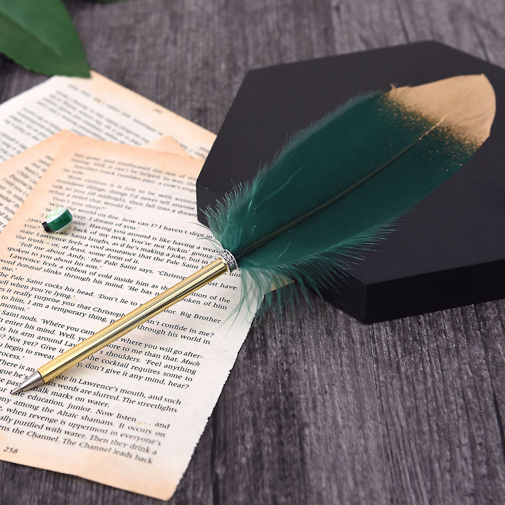 Creative Gold Spray Feather Pen Ballpoint Pen Feather Gel Pen Custom Writing Brush Christmas Gift Wedding Signature Pen Creative Gold Spray Feather Pen Ballpoint Pen Feather Gel Pen Custom Writing Brush Christmas Gift Wedding Signature Pen