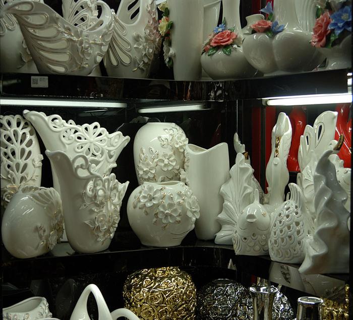 Gao Bo Decorated Home Hollow ceramic decoration ceramic craft peacock peacock wedding gifts home decor