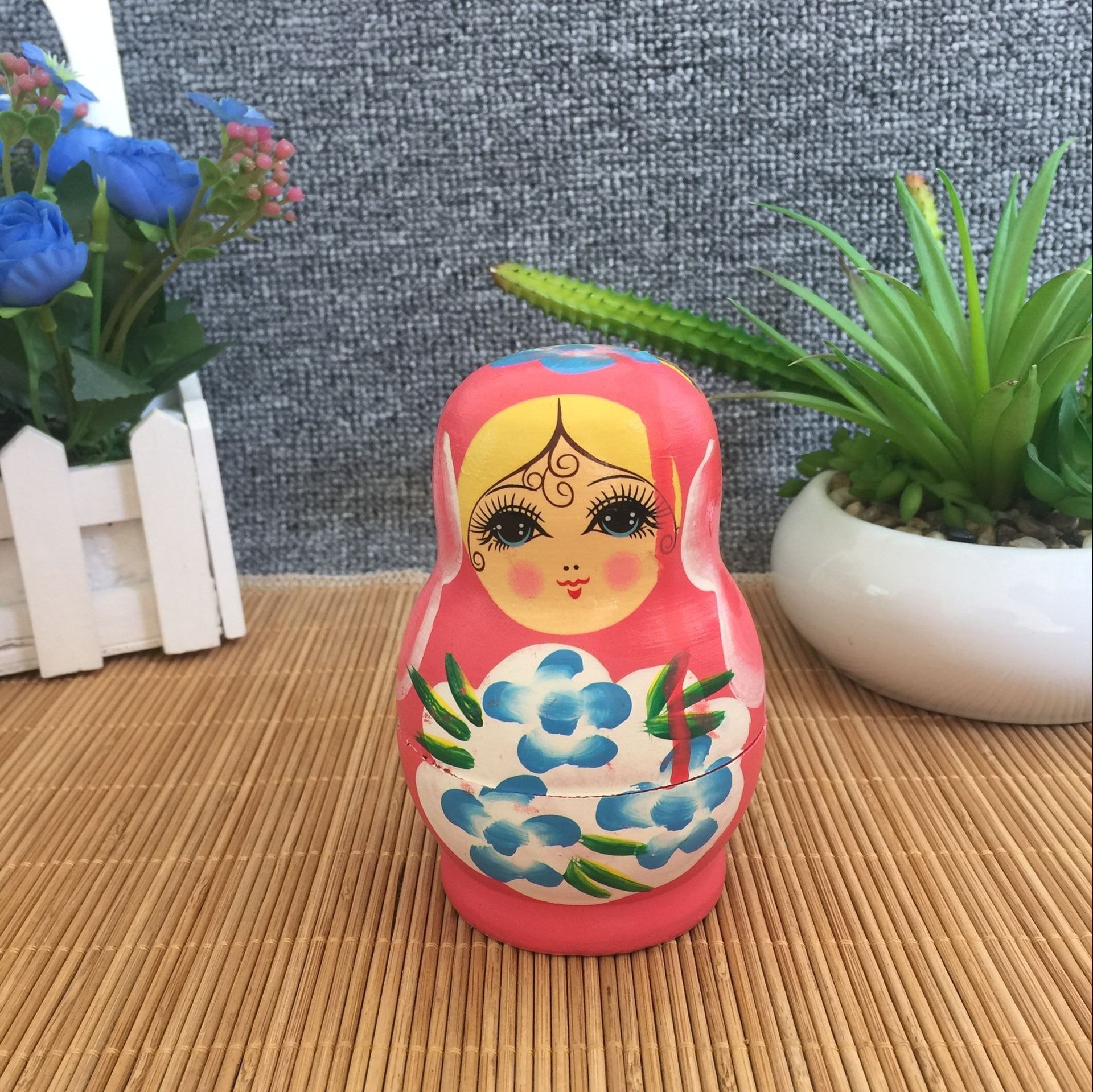 Tourist arts and crafts gold powder the Russian wood five layer doll ground stalls hot sell souvenirs, small gifts wholesale Tourist arts and crafts gold powder the Russian wood five layer doll ground stalls hot sell souvenirs, small gifts wholesale