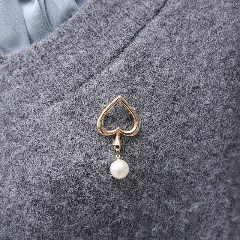 New Korean Style Metal Pearl Pendant Brooch Simple Elegant Clothes Hat Decorative Buckle Factory Wholesale New Korean Style Metal Pearl Pendant Brooch Simple Elegant Clothes Hat Decorative Buckle Factory Wholesale