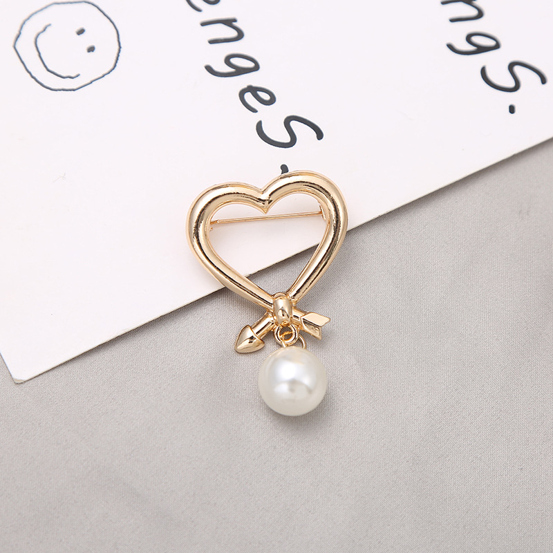 New Korean Style Metal Pearl Pendant Brooch Simple Elegant Clothes Hat Decorative Buckle Factory Wholesale New Korean Style Metal Pearl Pendant Brooch Simple Elegant Clothes Hat Decorative Buckle Factory Wholesale