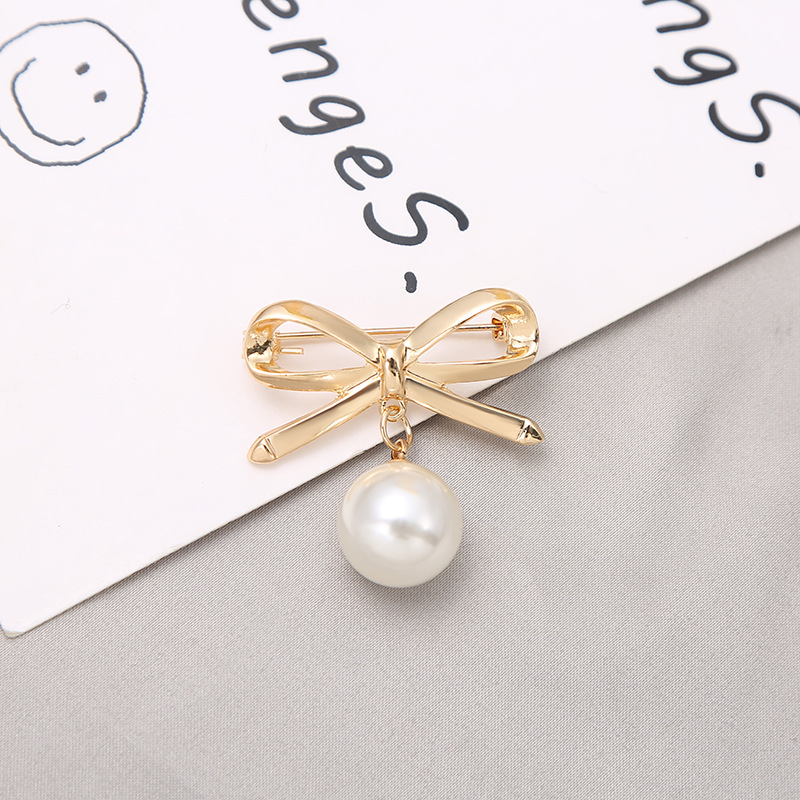 New Korean Style Metal Pearl Pendant Brooch Simple Elegant Clothes Hat Decorative Buckle Factory Wholesale New Korean Style Metal Pearl Pendant Brooch Simple Elegant Clothes Hat Decorative Buckle Factory Wholesale