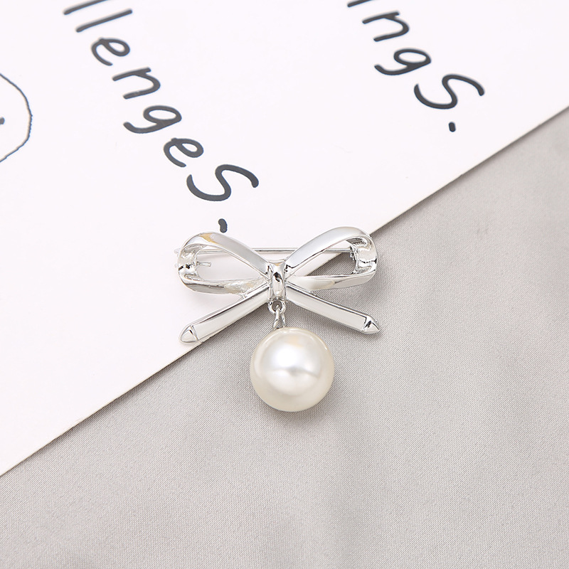 New Korean Style Metal Pearl Pendant Brooch Simple Elegant Clothes Hat Decorative Buckle Factory Wholesale New Korean Style Metal Pearl Pendant Brooch Simple Elegant Clothes Hat Decorative Buckle Factory Wholesale