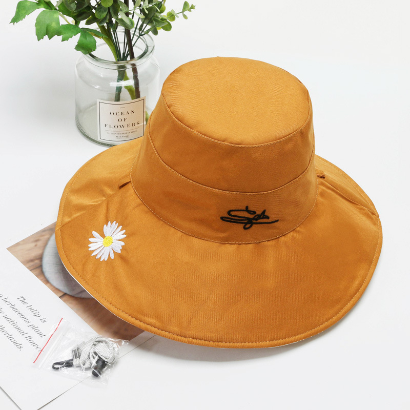 Factory Wholesale New Reversible Fisherman Hat Little Daisy Embroidered Sun Hat Korean Fashion Smiley Leisure Basin Hat