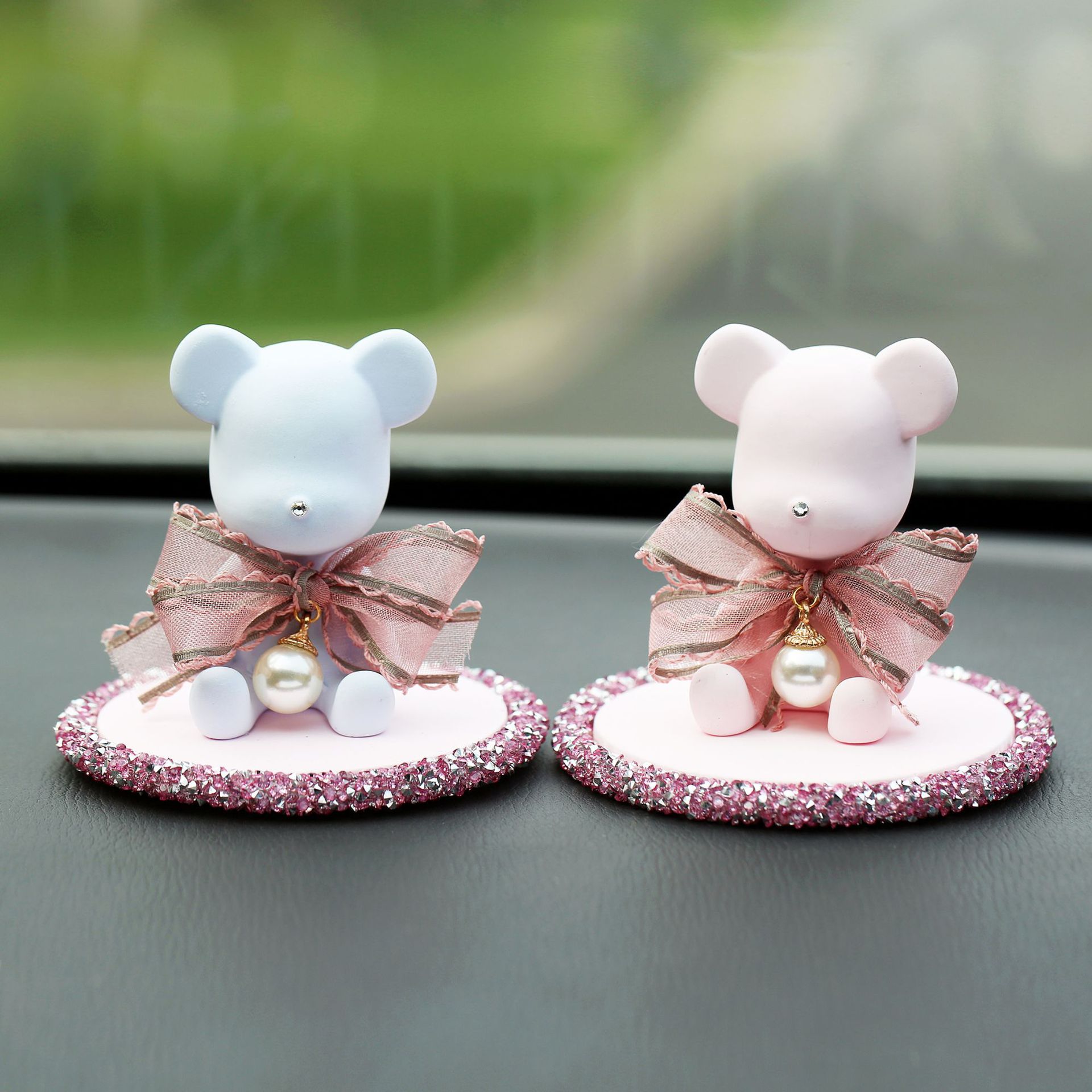 Plaster bear fragrance car set up a express cartoon bear car perfume interior