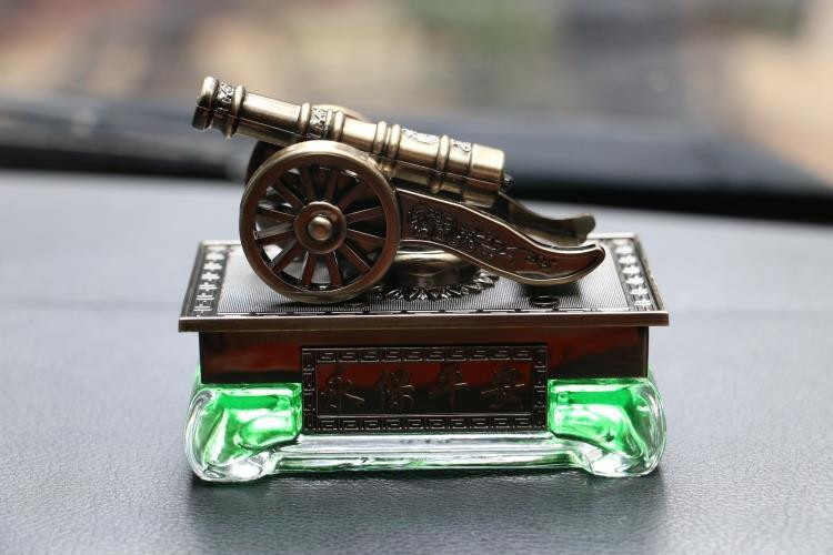 Car Perfume Bronze Gun Dashboard Perfume Seating Decoration Classic Cologne Ocean Fragrance Gift Aromatherapy