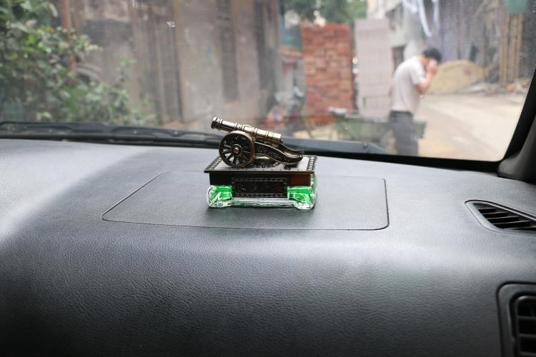 Car Perfume Bronze Gun Dashboard Perfume Seating Decoration Classic Cologne Ocean Fragrance Gift Aromatherapy