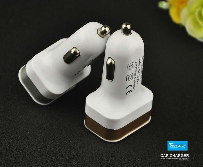 New square 3usb metal car charger USB mobile phone car charger custom logo New square 3usb metal car charger USB mobile phone car charger custom logo