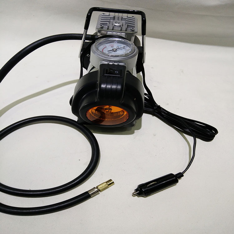 Car 12V pump with form cylinder with lamp tire inflator