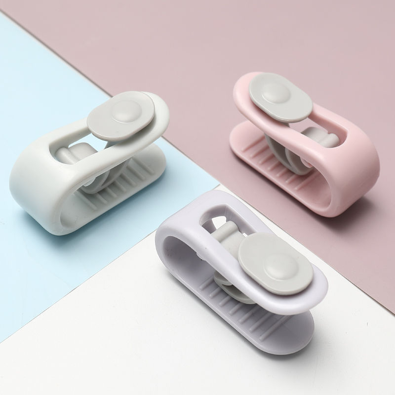 Quilt Holder Anti-Run Needle-Free Safety Invisible Quilt Buckle Sheet Quilt Coverlet Duvet Cover Buckle Non-Slip Clip