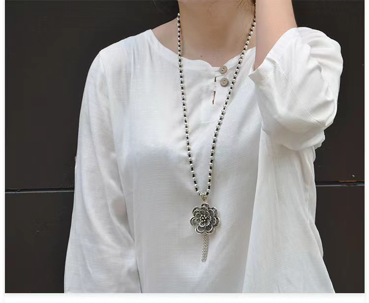 Retro Imitation Tibetan Silver Long Sweater Chain Safety Buckle Pendant Square Fortune Necklace for Women with Clothes Accessories Pendant Retro Imitation Tibetan Silver Long Sweater Chain Safety Buckle Pendant Square Fortune Necklace for Women with Clothes Accessories Pendant