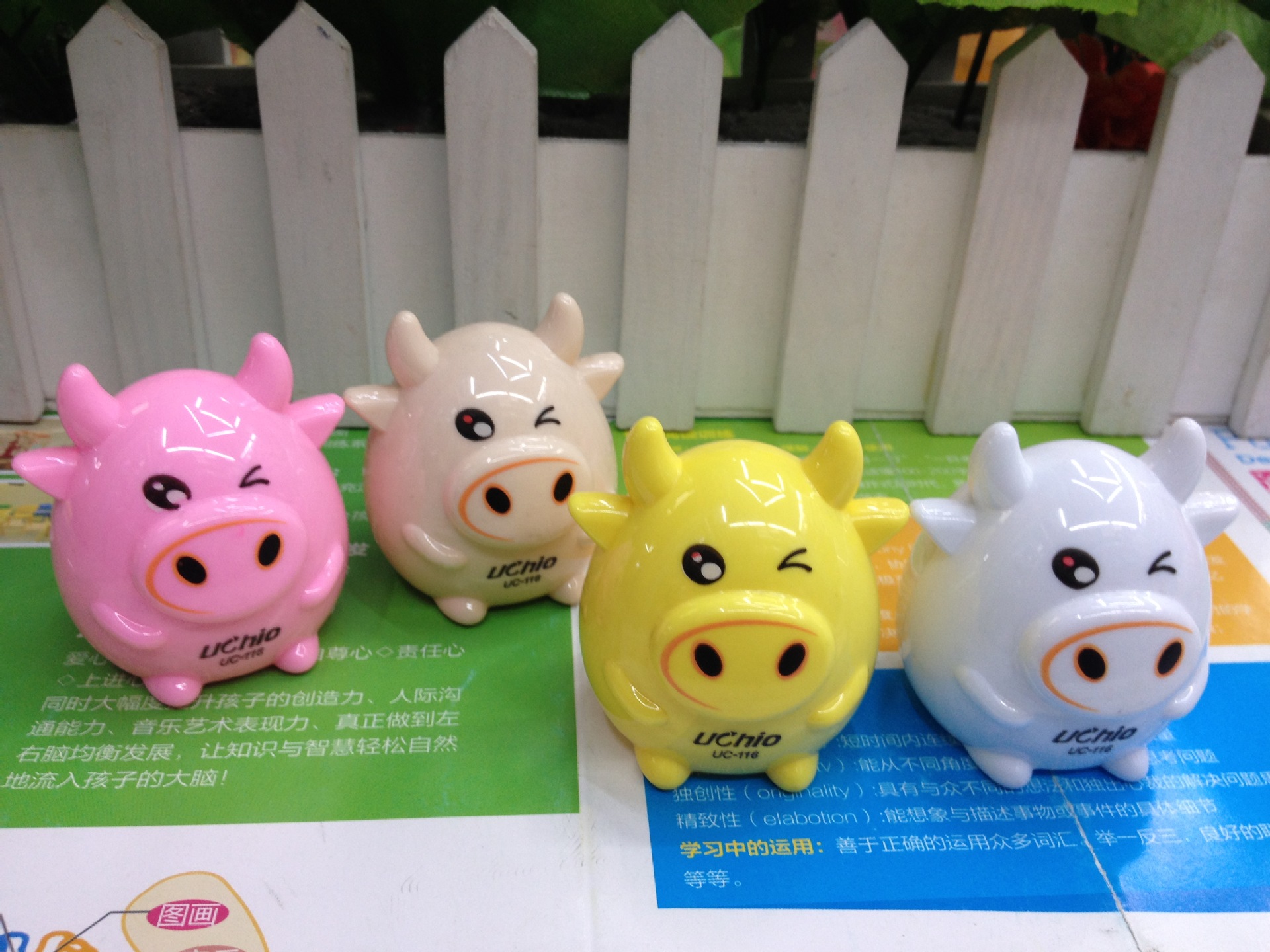Creative cow pencil sharpener stationery shop sells plastic double-bore pencil sharpener