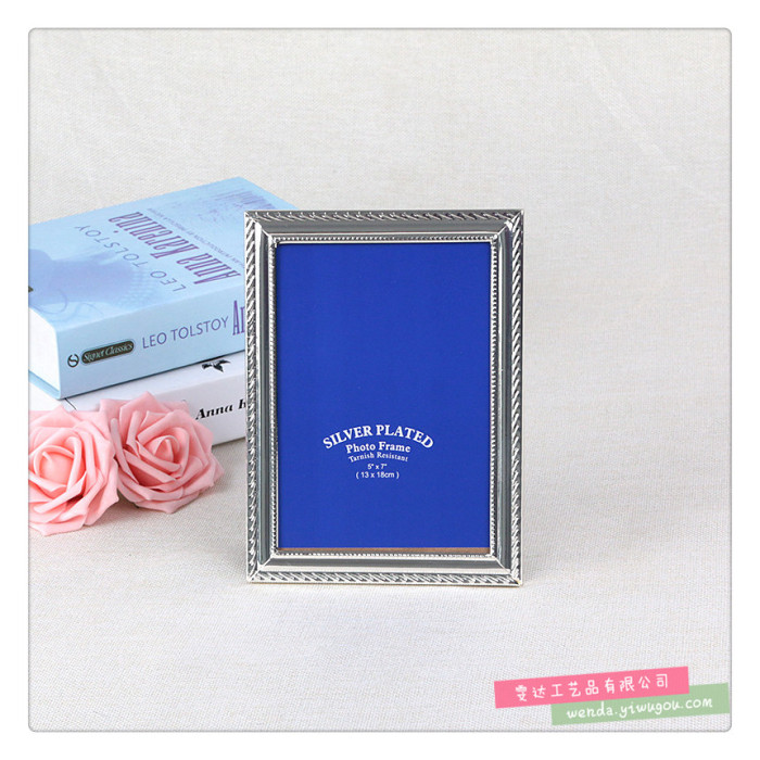 Simple and elegant exquisite high-grade metal silver photo frame senior table picture frame Simple and elegant exquisite high-grade metal silver photo frame senior table picture frame