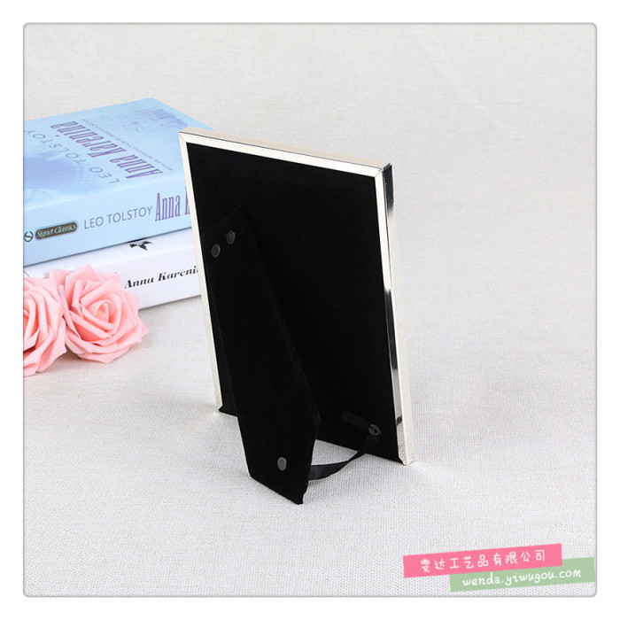 Simple and elegant exquisite high-grade metal silver photo frame senior table picture frame Simple and elegant exquisite high-grade metal silver photo frame senior table picture frame