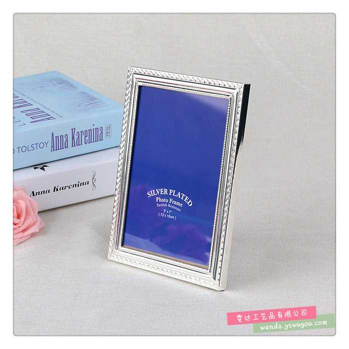Simple and elegant exquisite high-grade metal silver photo frame senior table picture frame Simple and elegant exquisite high-grade metal silver photo frame senior table picture frame