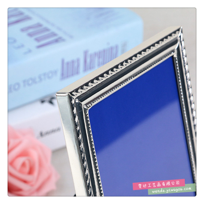 Simple and elegant exquisite high-grade metal silver photo frame senior table picture frame Simple and elegant exquisite high-grade metal silver photo frame senior table picture frame