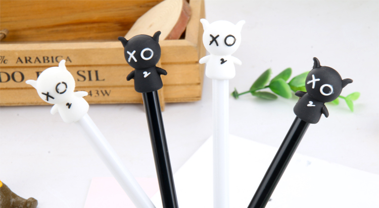 Factory Direct Sales Black and White Bear Gel Pen Creative Stationery Cute Student Black Syringe Office Water-Based Paint Pen Factory Direct Sales Black and White Bear Gel Pen Creative Stationery Cute Student Black Syringe Office Water-Based Paint Pen