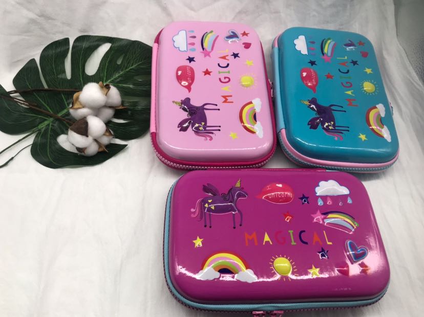 Shuai hang stationery produces cartoon style muslims and popular primary and middle school students pen bag stationery bag color design is various