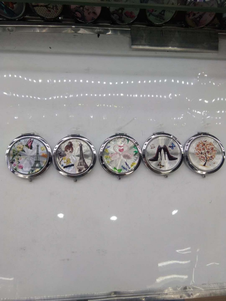 Expensive cosmetics mirror popular in Europe and The United States Korean Portable Convenient Mini Mirror folding Parlor Small dressing Mirror