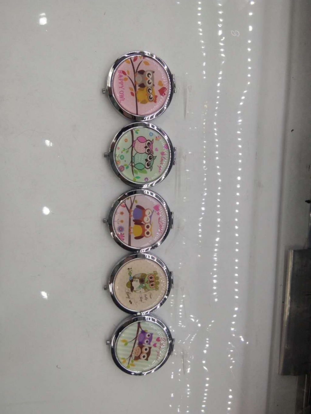 Expensive cosmetics mirror popular in Europe and The United States Korean Portable Convenient Mini Mirror folding Parlor Small dressing Mirror Expensive cosmetics mirror popular in Europe and The United States Korean Portable Convenient Mini Mirror folding Parlor Small dressing Mirror