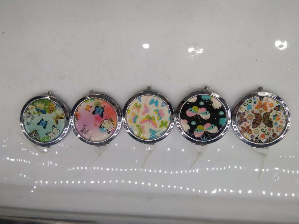Expensive cosmetics mirror popular in Europe and The United States Korean Portable Convenient Mini Mirror folding Parlor Small dressing Mirror Expensive cosmetics mirror popular in Europe and The United States Korean Portable Convenient Mini Mirror folding Parlor Small dressing Mirror