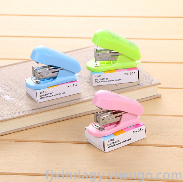 Mini stapler cute student stationery office supplies bookbinding machine send book needle set with stapler