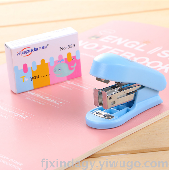 Mini stapler cute student stationery office supplies bookbinding machine send book needle set with stapler
