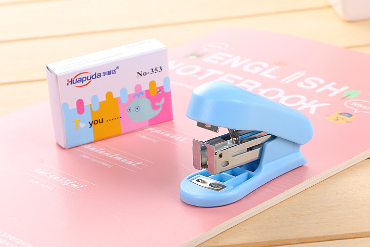 Mini stapler cute student stationery office supplies bookbinding machine send book needle set with stapler Mini stapler cute student stationery office supplies bookbinding machine send book needle set with stapler