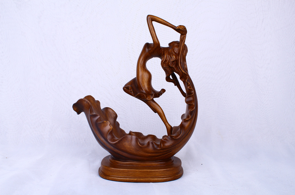Resin crafts new creative wood-colored dancing lady wine rack display European sitting room TV cabinet wine cabinet small decoration Resin crafts new creative wood-colored dancing lady wine rack display European sitting room TV cabinet wine cabinet small decoration