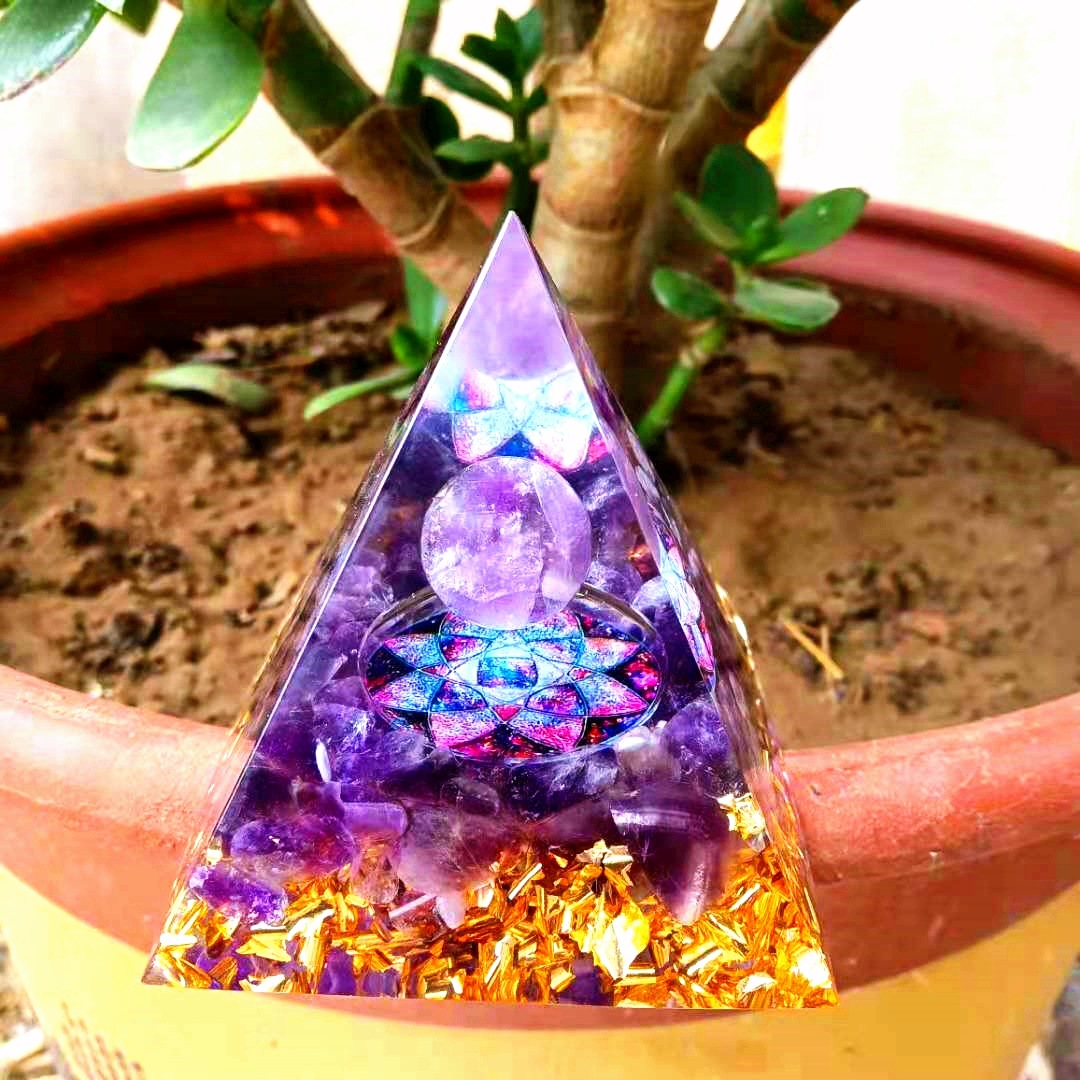 Foreign Trade Crystal Ball Pyramid Ornament Gravel Epoxy Resin Crafts Home Office Car Decoration