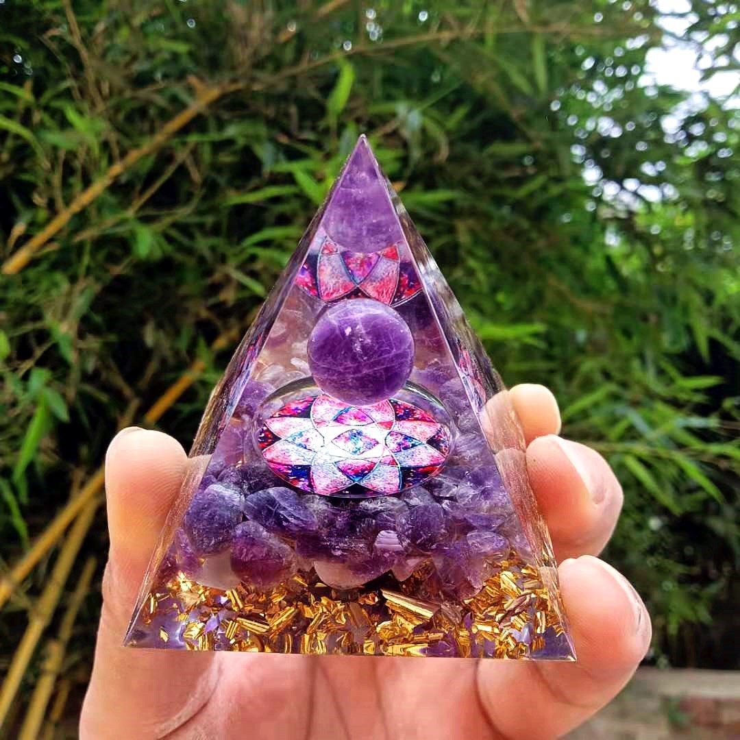 Foreign Trade Crystal Ball Pyramid Ornament Gravel Epoxy Resin Crafts Home Office Car Decoration Foreign Trade Crystal Ball Pyramid Ornament Gravel Epoxy Resin Crafts Home Office Car Decoration