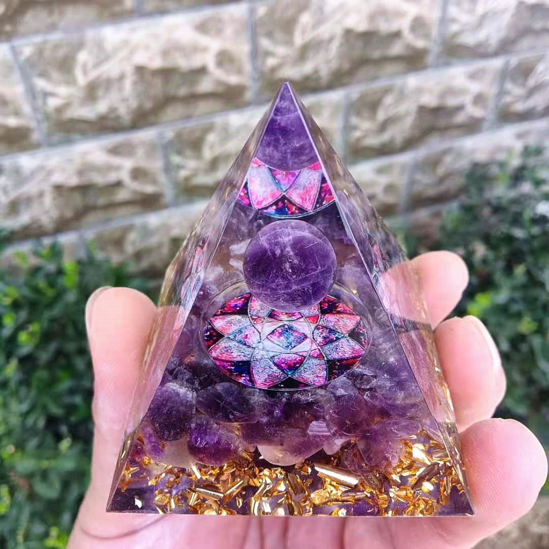 Foreign Trade Crystal Ball Pyramid Ornament Gravel Epoxy Resin Crafts Home Office Car Decoration Foreign Trade Crystal Ball Pyramid Ornament Gravel Epoxy Resin Crafts Home Office Car Decoration