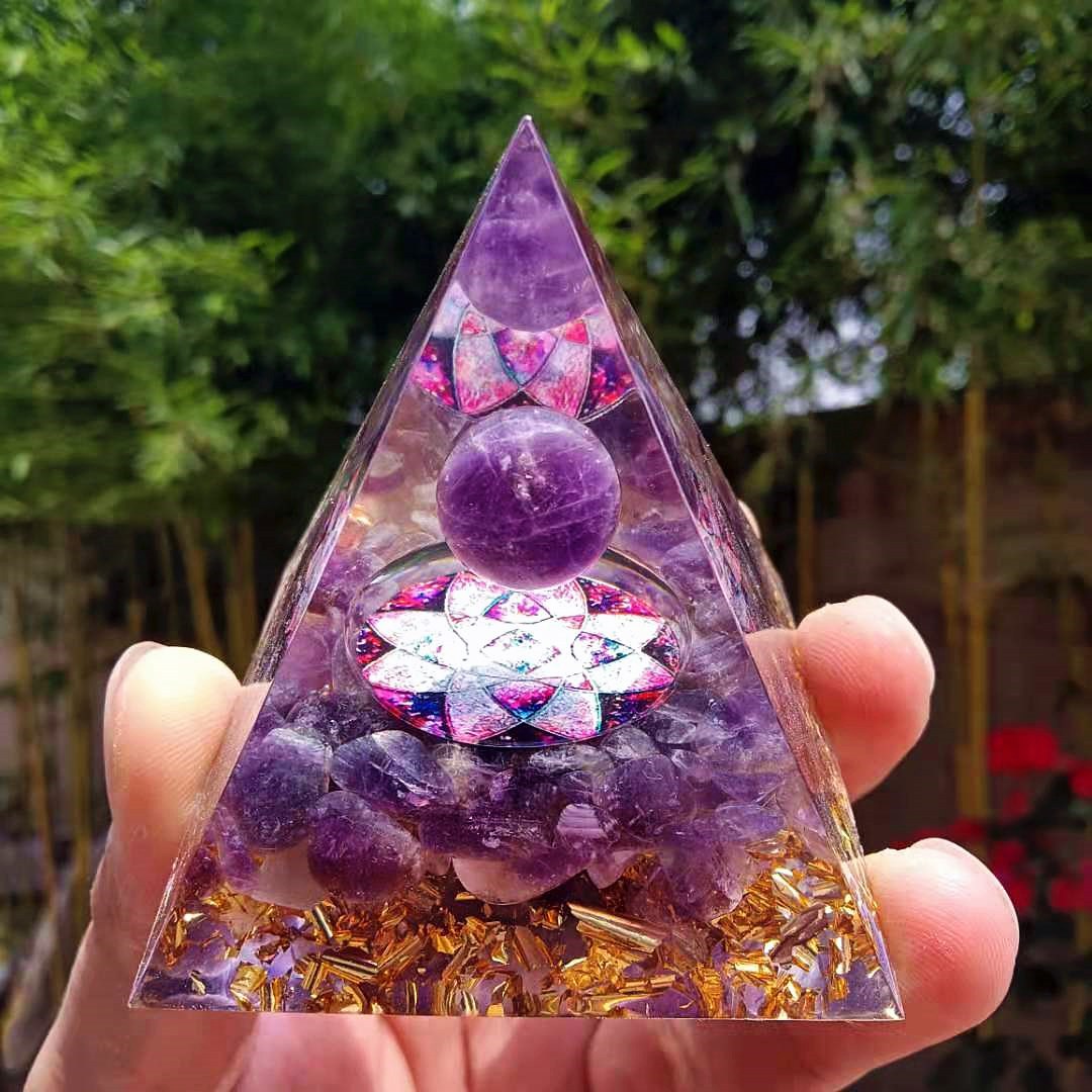 Foreign Trade Crystal Ball Pyramid Ornament Gravel Epoxy Resin Crafts Home Office Car Decoration Foreign Trade Crystal Ball Pyramid Ornament Gravel Epoxy Resin Crafts Home Office Car Decoration