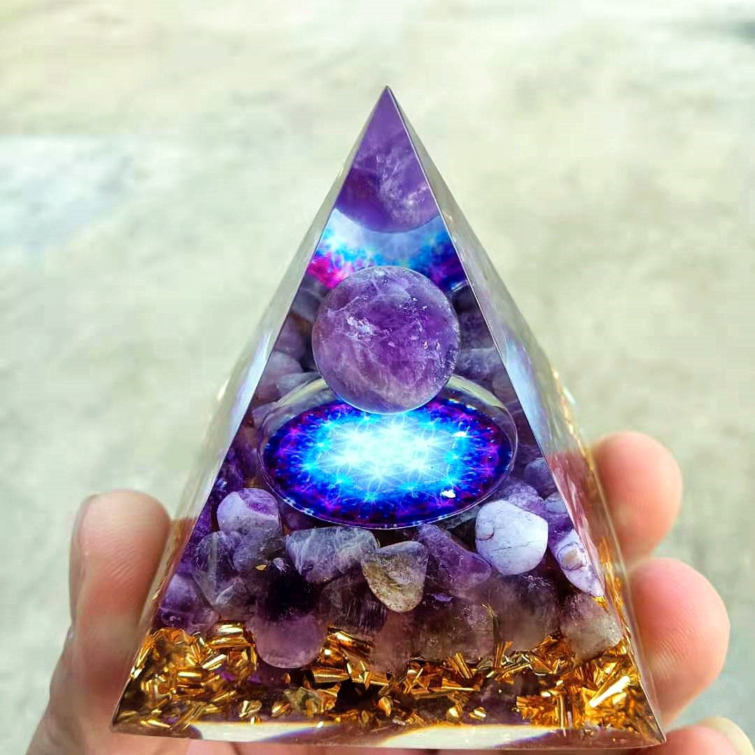 Foreign Trade Crystal Ball Pyramid Ornament Gravel Epoxy Resin Crafts Home Office Car Decoration Foreign Trade Crystal Ball Pyramid Ornament Gravel Epoxy Resin Crafts Home Office Car Decoration