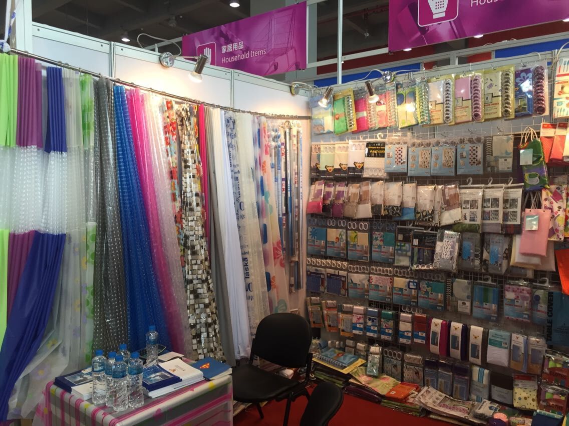 All polyester small curtain, diamond dot fabric, printed small curtain, penguin pattern, waterproof and mildew proof