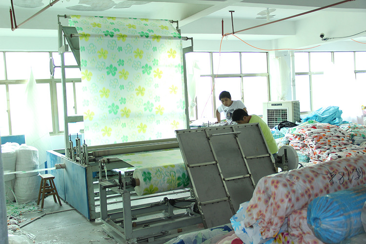 All polyester small curtain, diamond dot fabric, printed small curtain, penguin pattern, waterproof and mildew proof