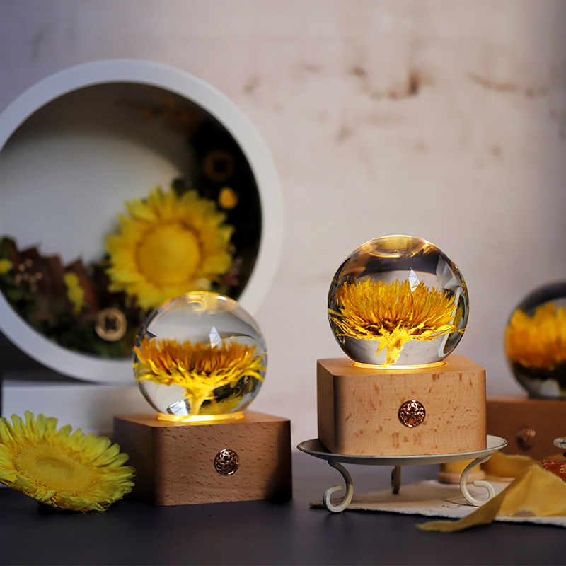 Resin crafts  Specimen Wholesale Creative Crystal Ball Christmas Birthday Decorative Gift Small Night Lamp