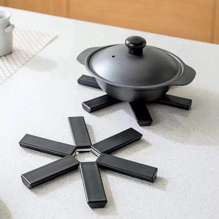 Kitchen Innovative Folding Pot Mat Placemat Plastic Heat Insulation Anti-Scald Plastic Pot Pad Dish Mat Gift Set