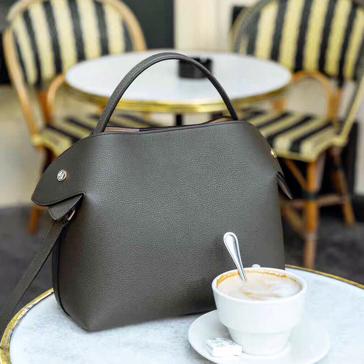 2022 Export to France Foreign Trade Niche Swan Baotou Layer Litchi Pattern Cowhide Tote Half-Handmade Commuter Women's Bag