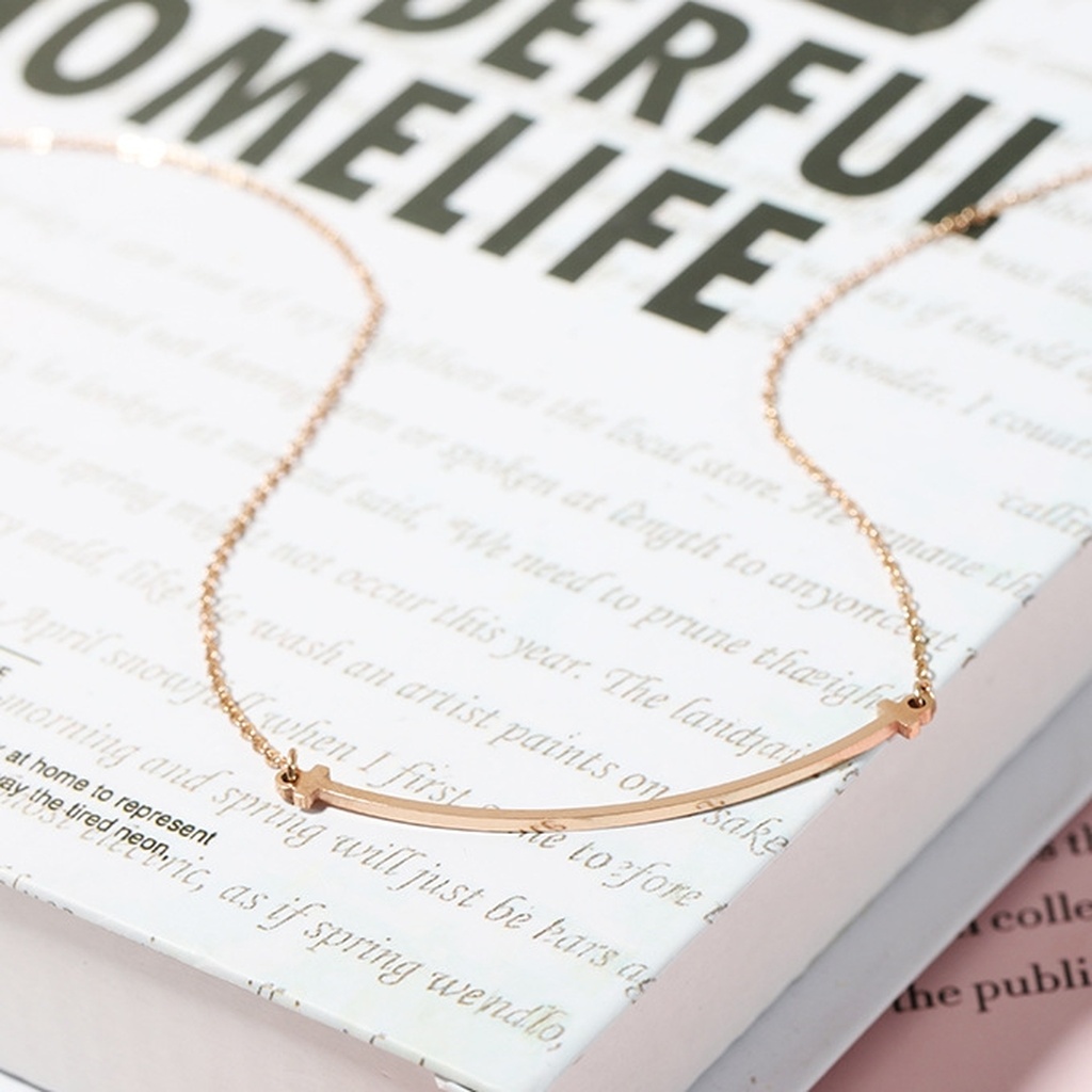 Korean Web Celebrity Simple Titanium Steel Necklace female color Rose Gold four-leaf swan Clavicular chain Pendant stands