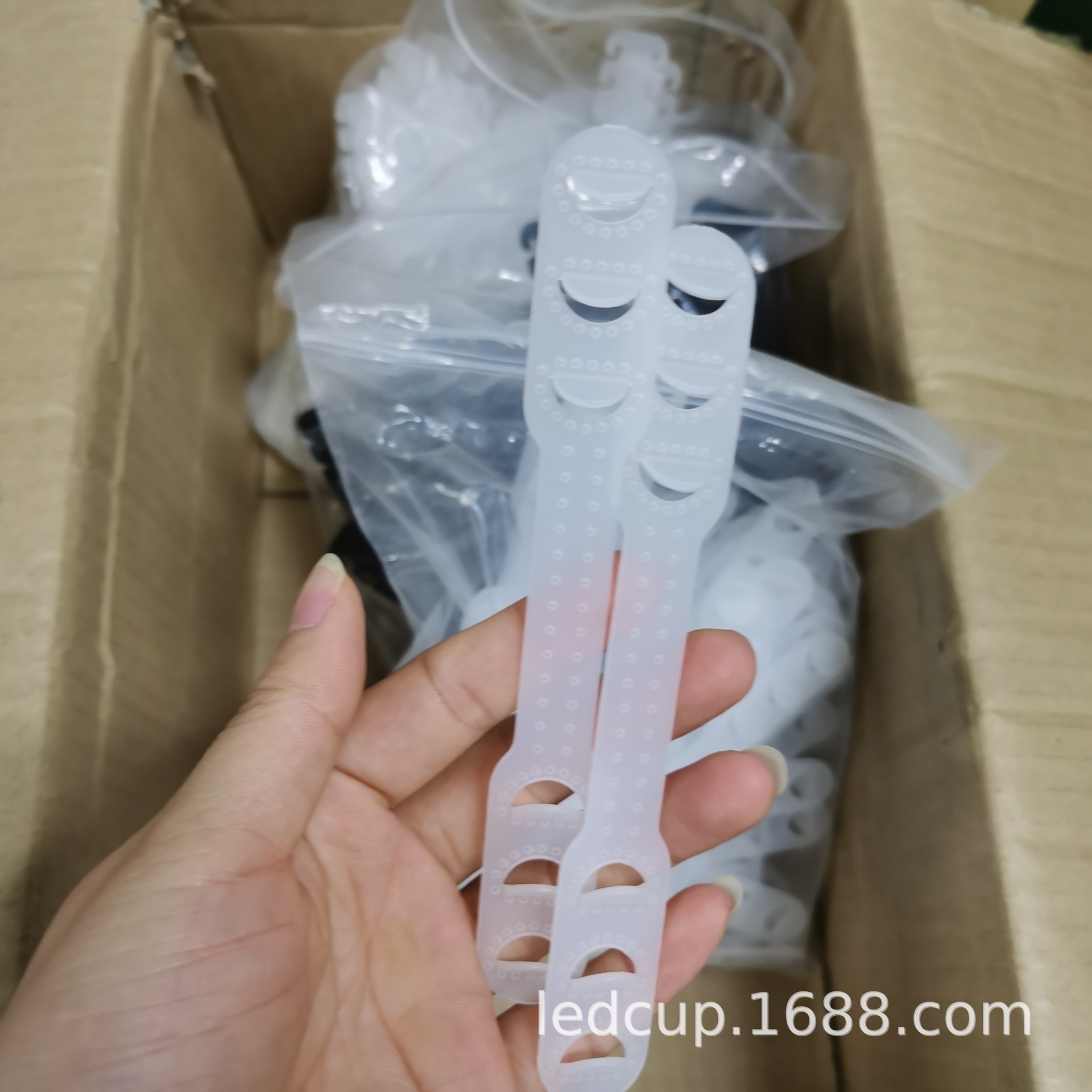 mask hook ear protection adjustment antistrangler face mask buckle ear strap extension rope head wear without trace hook mask hook ear protection adjustment antistrangler face mask buckle ear strap extension rope head wear without trace hook